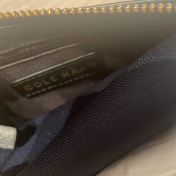 NWT Black Cole Haan Go Anywhere Wristlet - Picture 7 of 10
